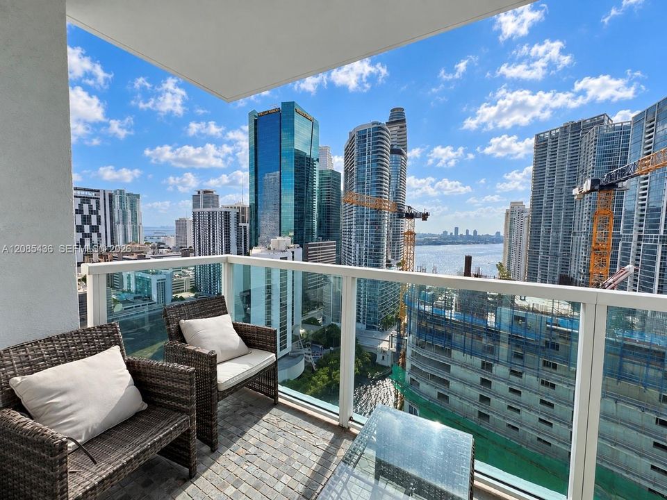 For Sale: $640,000 (2 beds, 2 baths, 1051 Square Feet)