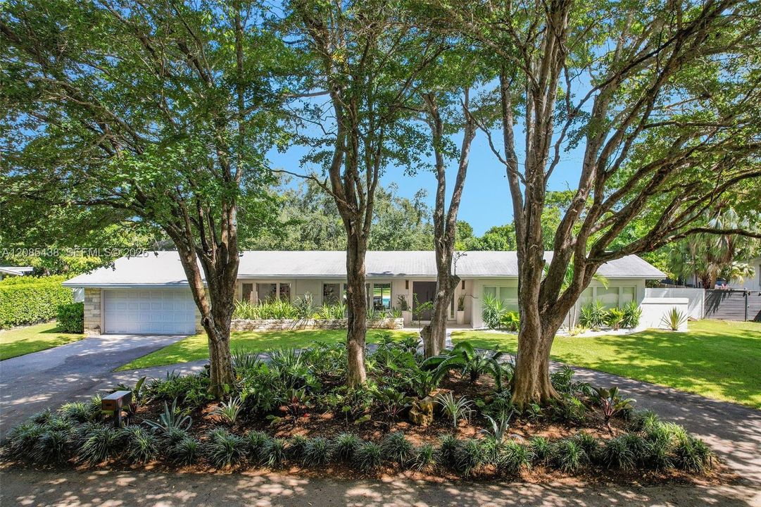 For Sale: $1,750,000 (3 beds, 2 baths, 1886 Square Feet)