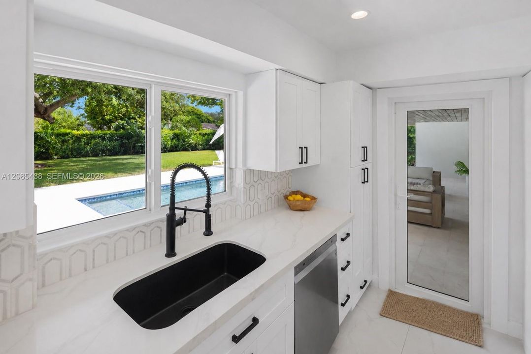 For Sale: $1,750,000 (3 beds, 2 baths, 1886 Square Feet)