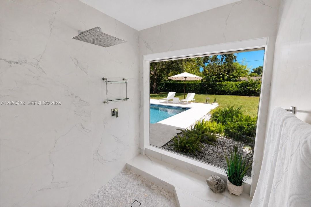 For Sale: $1,750,000 (3 beds, 2 baths, 1886 Square Feet)