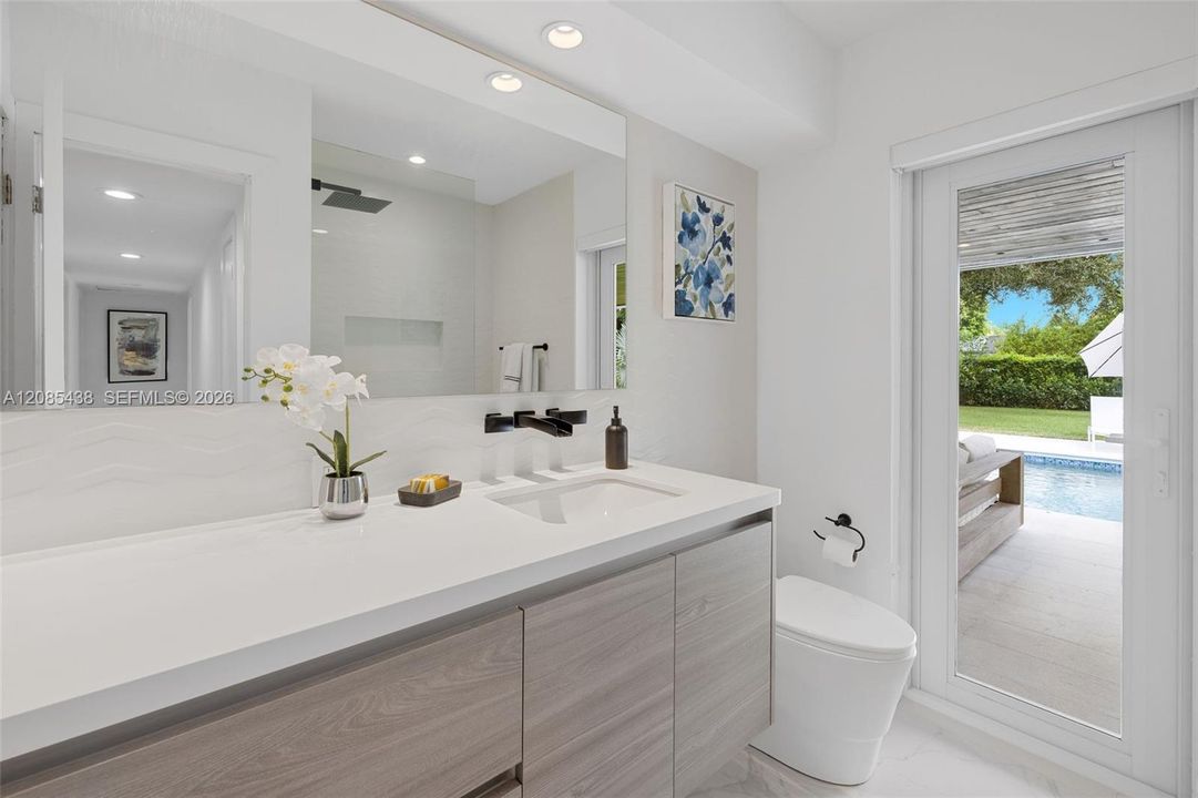 For Sale: $1,750,000 (3 beds, 2 baths, 1886 Square Feet)