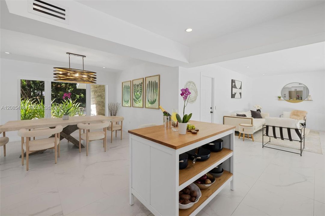 For Sale: $1,750,000 (3 beds, 2 baths, 1886 Square Feet)