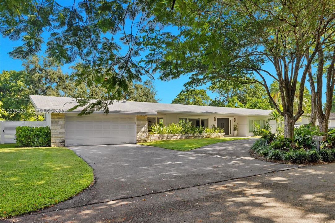 For Sale: $1,750,000 (3 beds, 2 baths, 1886 Square Feet)