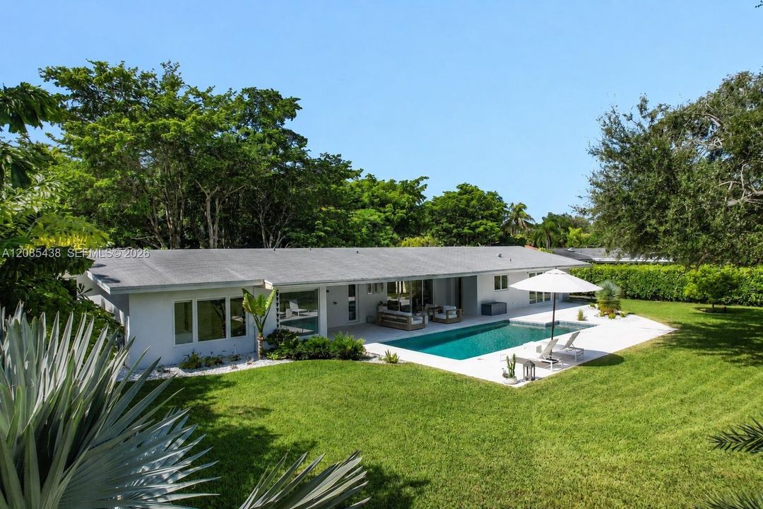 For Sale: $1,750,000 (3 beds, 2 baths, 1886 Square Feet)