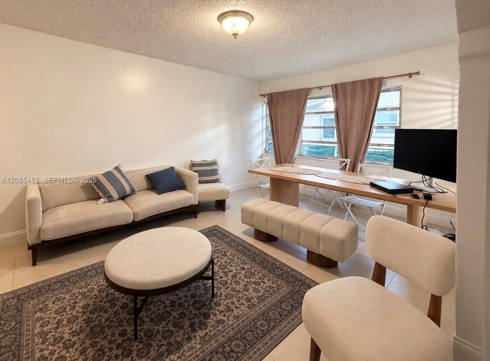 В аренду: $3,700 (2 спален, 1 ванн, 2132 Квадратных фут)