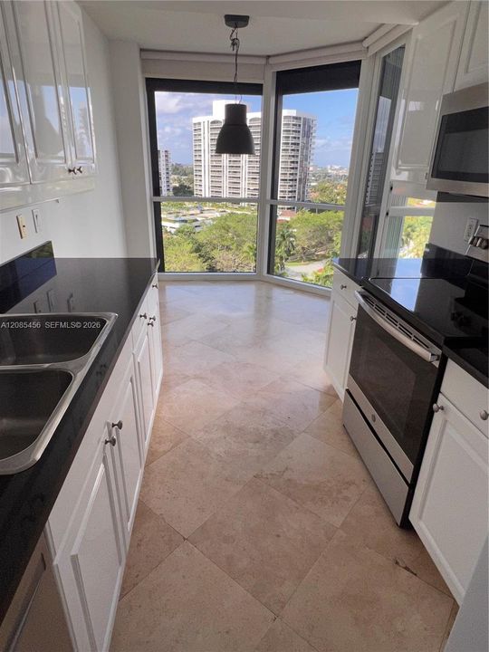 For Rent: $5,500 (3 beds, 2 baths, 1775 Square Feet)