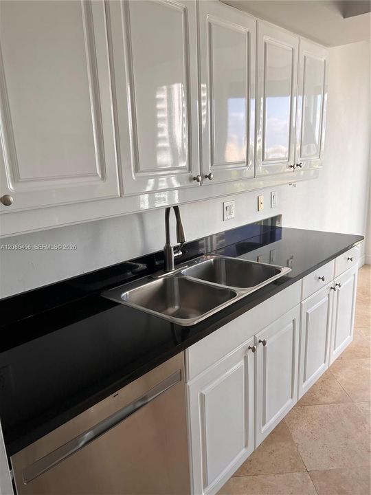 For Rent: $5,500 (3 beds, 2 baths, 1775 Square Feet)