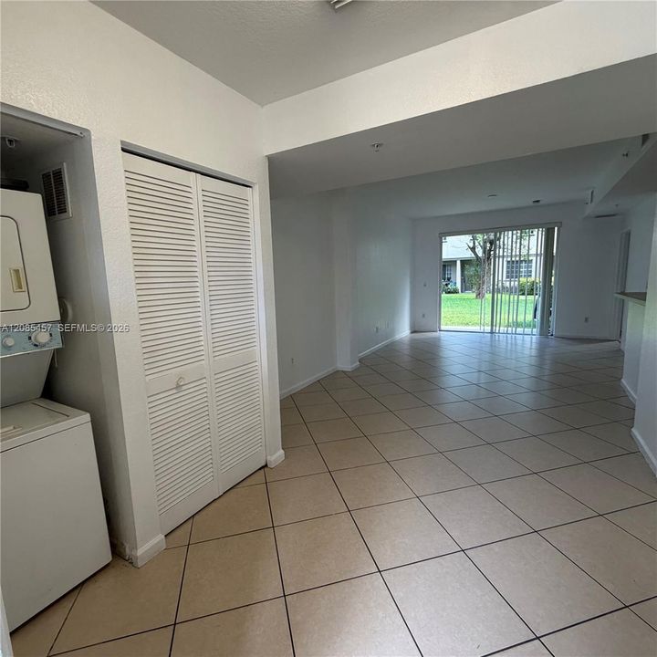 For Sale: $190,000 (2 beds, 2 baths, 837 Square Feet)
