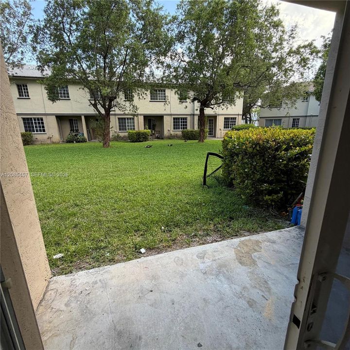 For Sale: $190,000 (2 beds, 2 baths, 837 Square Feet)