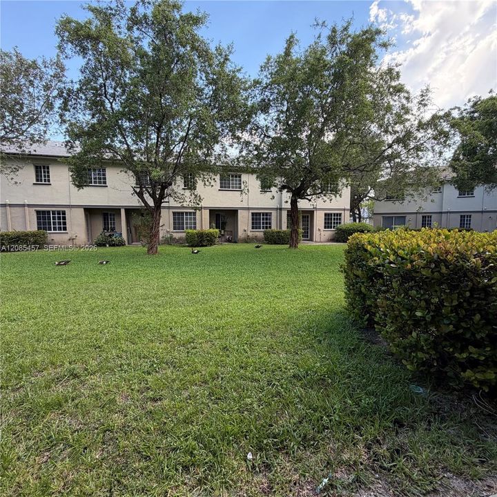 For Sale: $190,000 (2 beds, 2 baths, 837 Square Feet)
