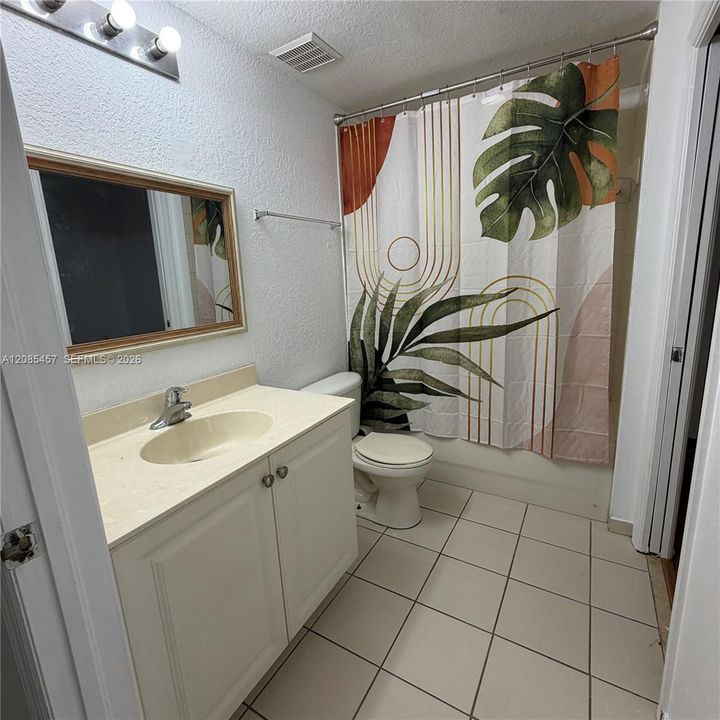 For Sale: $190,000 (2 beds, 2 baths, 837 Square Feet)