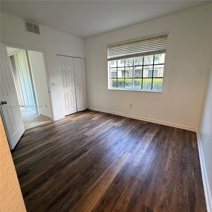 For Sale: $190,000 (2 beds, 2 baths, 837 Square Feet)