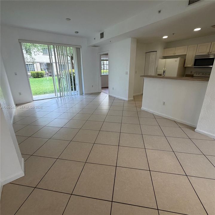For Sale: $190,000 (2 beds, 2 baths, 837 Square Feet)