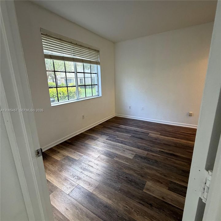 For Sale: $190,000 (2 beds, 2 baths, 837 Square Feet)
