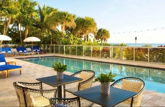For Sale: $600,000 (2 beds, 2 baths, 908 Square Feet)
