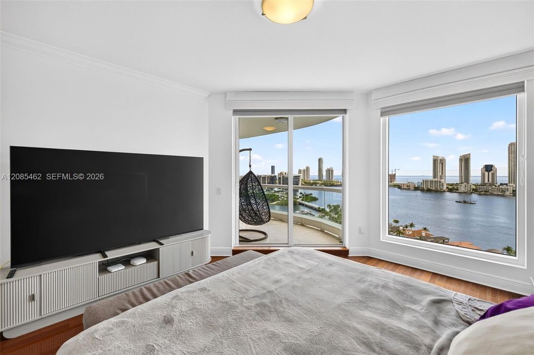 For Sale: $2,350,000 (3 beds, 2 baths, 2030 Square Feet)