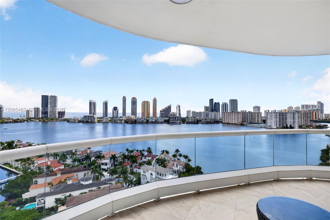 For Sale: $2,350,000 (3 beds, 2 baths, 2030 Square Feet)