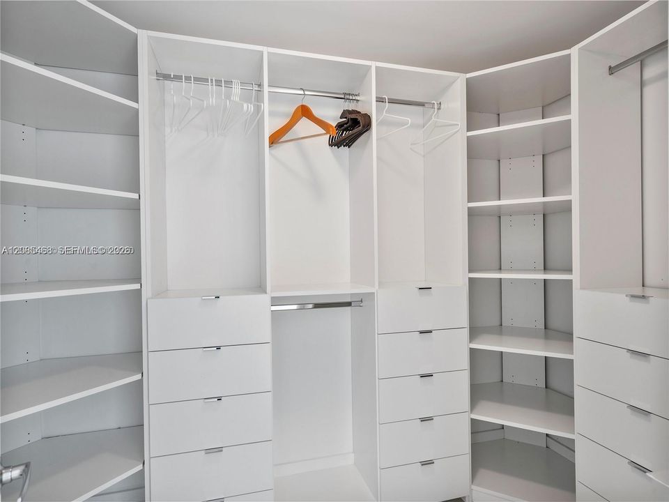 For Sale: $1,090,000 (2 beds, 2 baths, 1718 Square Feet)
