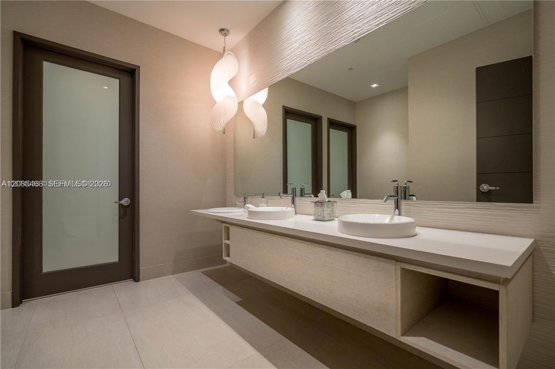 For Sale: $1,090,000 (2 beds, 2 baths, 1718 Square Feet)