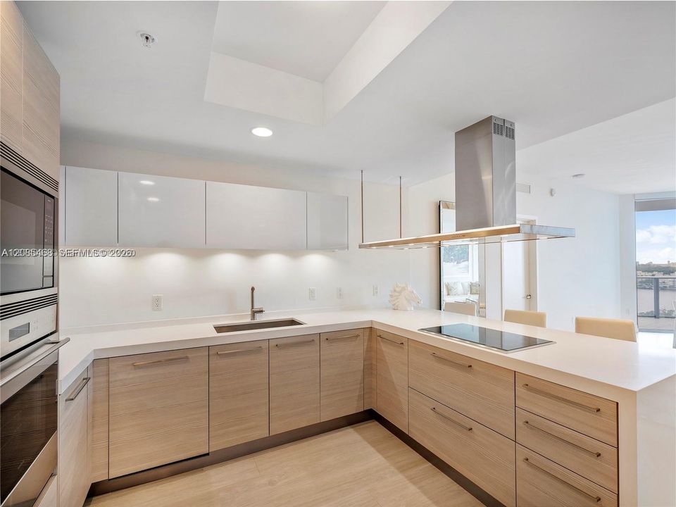 For Sale: $1,090,000 (2 beds, 2 baths, 1718 Square Feet)