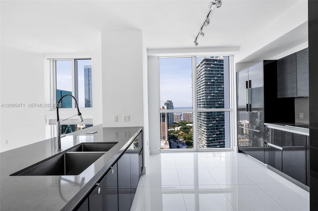For Sale: $2,449,000 (4 beds, 4 baths, 1593 Square Feet)