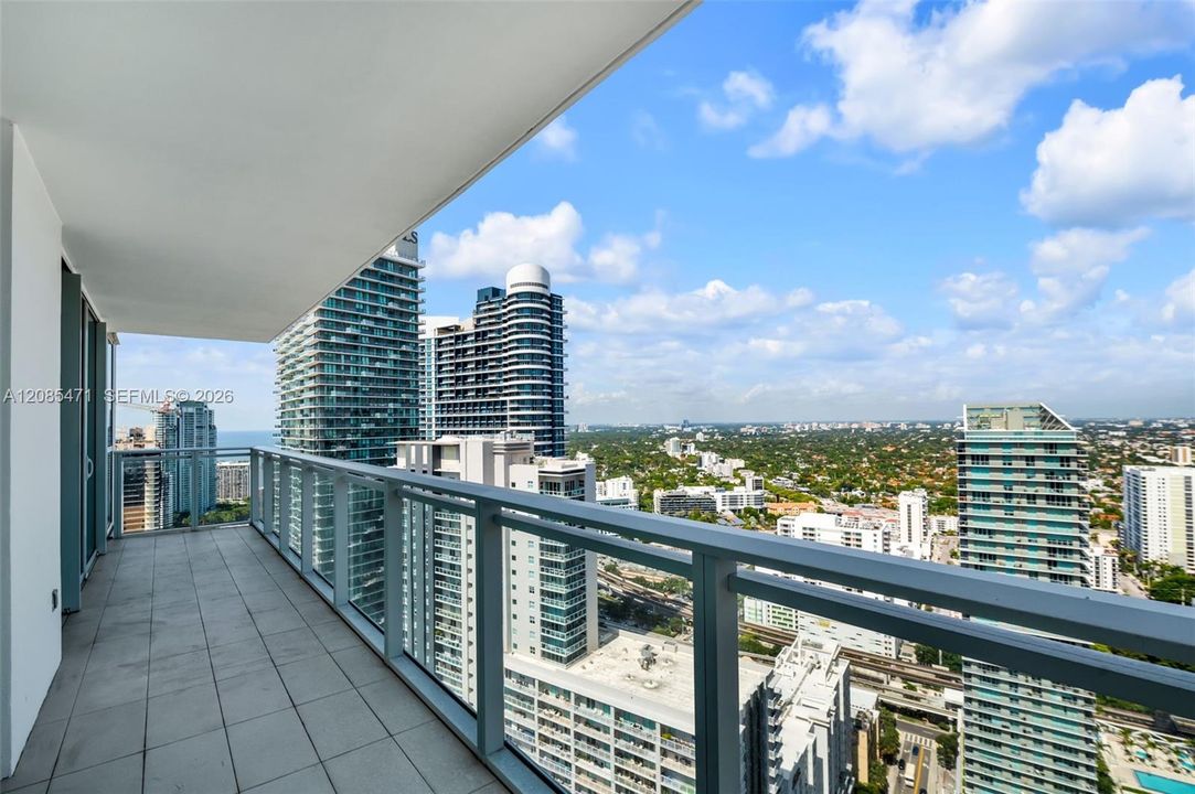 For Sale: $2,449,000 (4 beds, 4 baths, 1593 Square Feet)