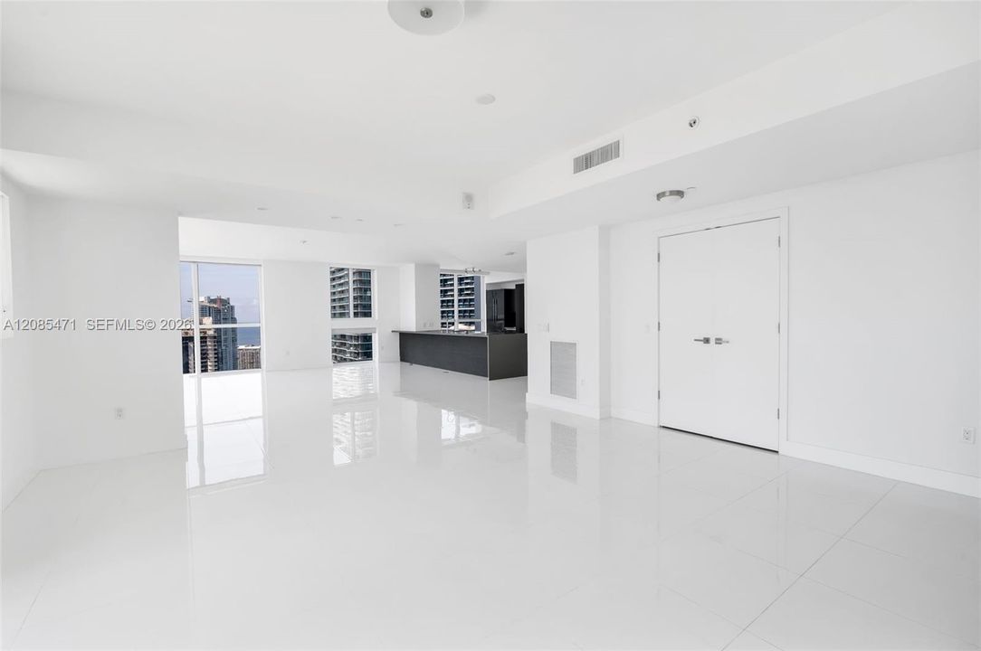 For Sale: $2,449,000 (4 beds, 4 baths, 1593 Square Feet)