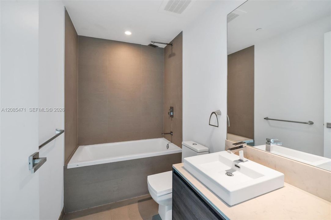 For Sale: $2,449,000 (4 beds, 4 baths, 1593 Square Feet)