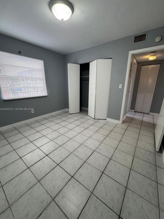 В аренду: $1,700 (2 спален, 1 ванн, 900 Квадратных фут)