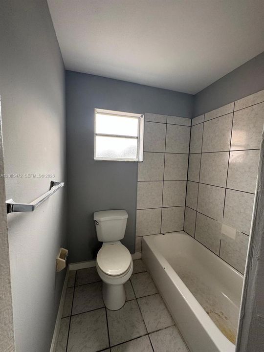 В аренду: $1,700 (2 спален, 1 ванн, 900 Квадратных фут)