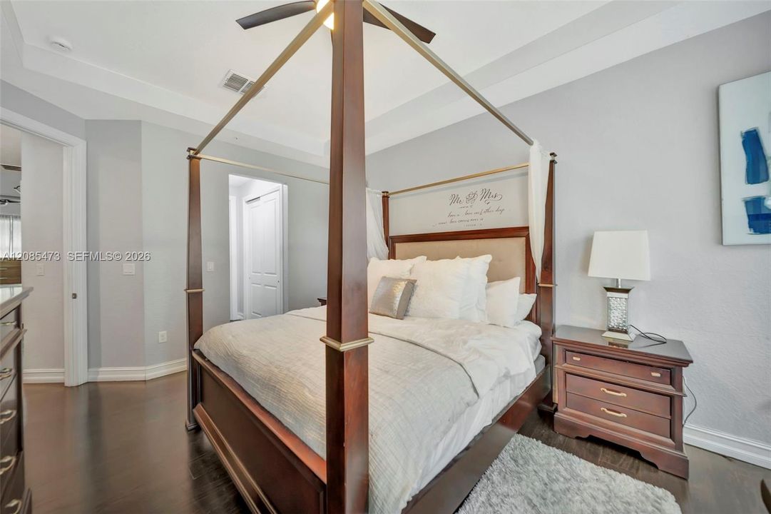 В аренду: $4,800 (3 спален, 3 ванн, 2033 Квадратных фут)