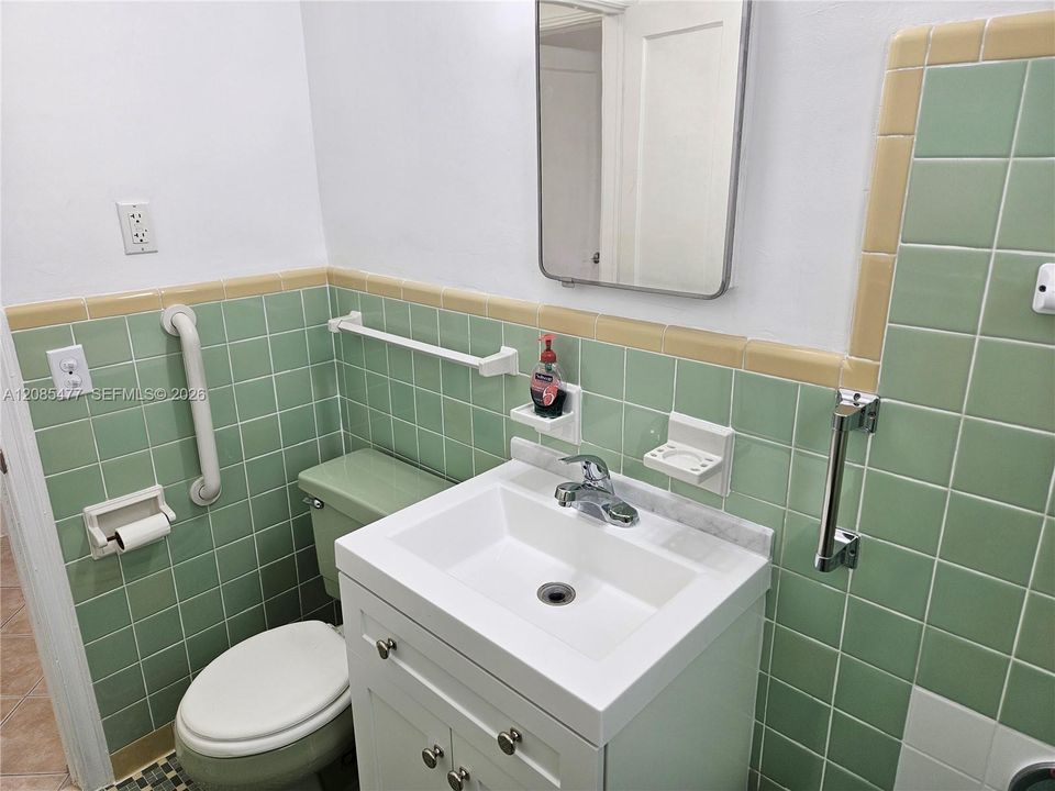 В аренду: $2,450 (2 спален, 1 ванн, 816 Квадратных фут)
