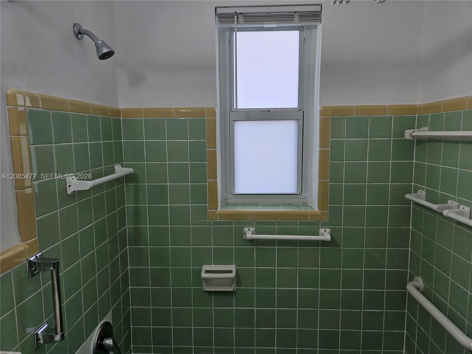 В аренду: $2,450 (2 спален, 1 ванн, 816 Квадратных фут)