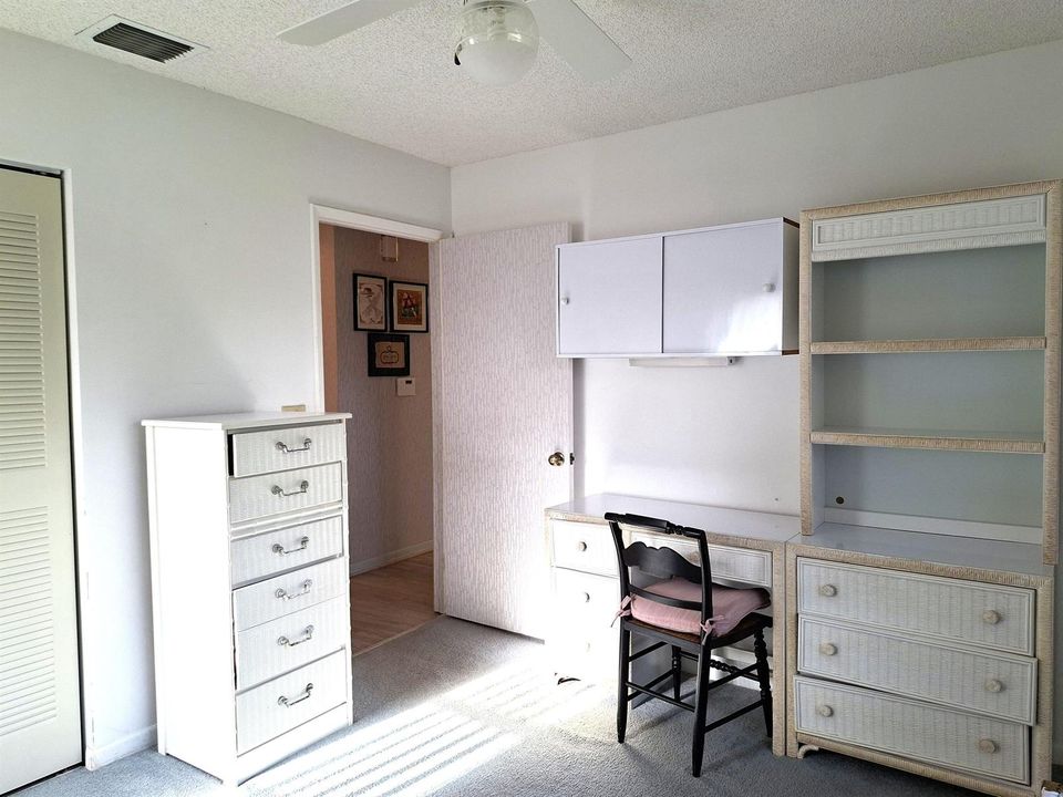 second bedroom..