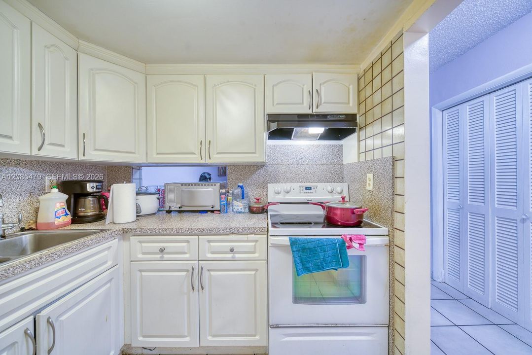 В аренду: $2,000 (2 спален, 2 ванн, 817 Квадратных фут)