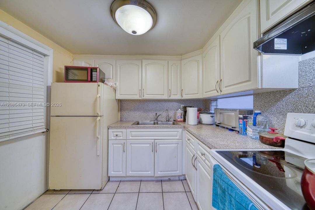 В аренду: $2,000 (2 спален, 2 ванн, 817 Квадратных фут)