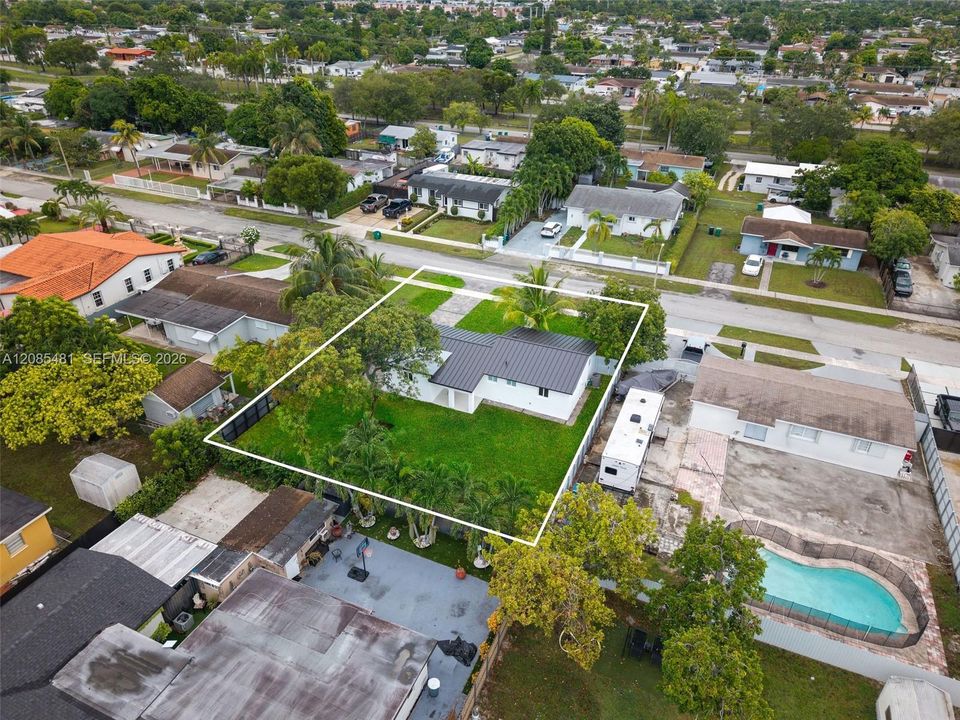 For Sale: $629,999 (3 beds, 2 baths, 1305 Square Feet)