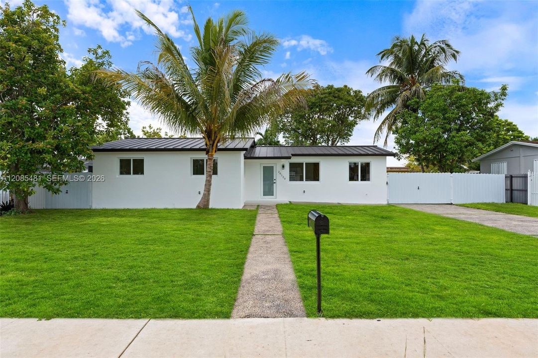For Sale: $629,999 (3 beds, 2 baths, 1305 Square Feet)