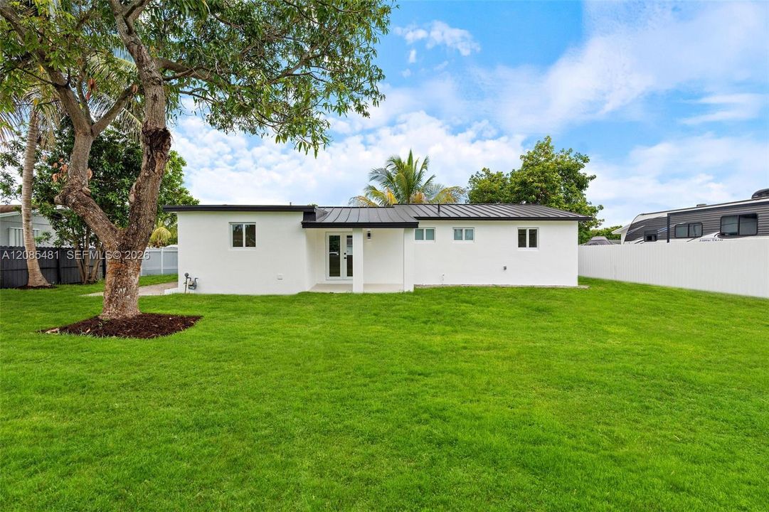 For Sale: $629,999 (3 beds, 2 baths, 1305 Square Feet)