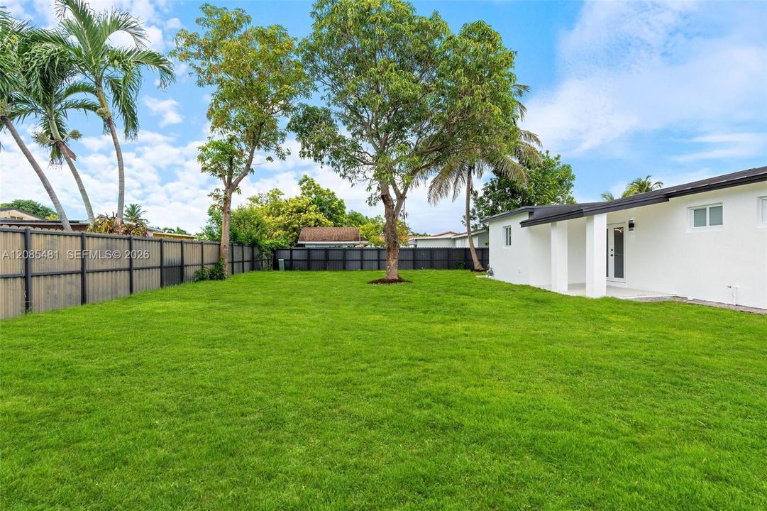 For Sale: $629,999 (3 beds, 2 baths, 1305 Square Feet)