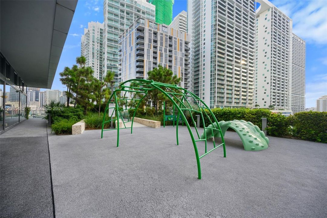 For Rent: $5,750 (2 beds, 2 baths, 1193 Square Feet)