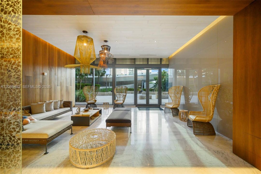 For Rent: $5,750 (2 beds, 2 baths, 1193 Square Feet)