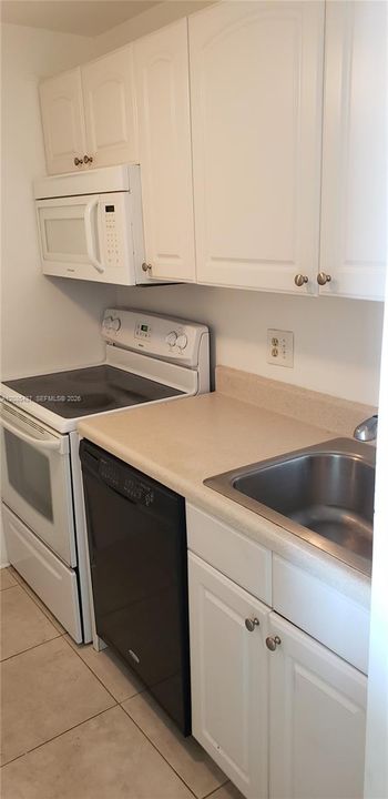 For Sale: $175,000 (1 beds, 1 baths, 620 Square Feet)