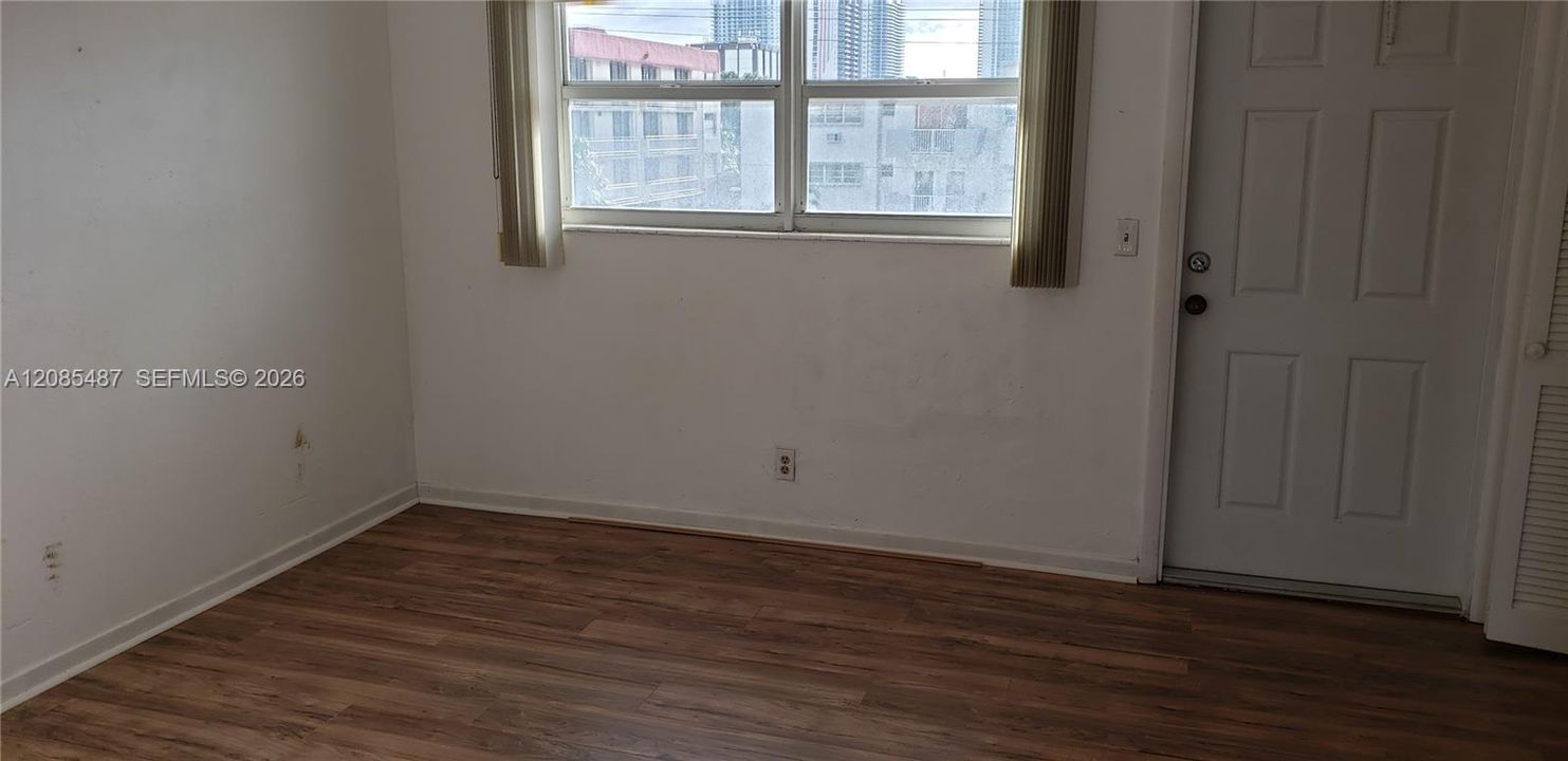 For Sale: $175,000 (1 beds, 1 baths, 620 Square Feet)