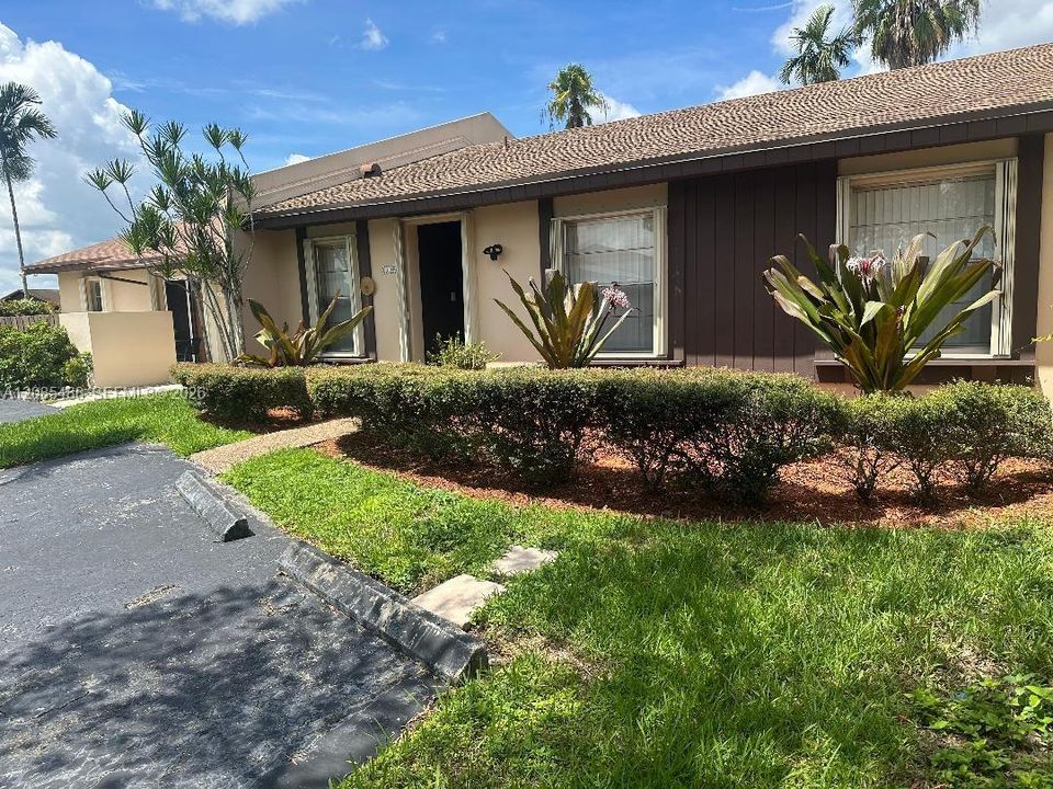 For Sale: $475,000 (3 beds, 2 baths, 1104 Square Feet)