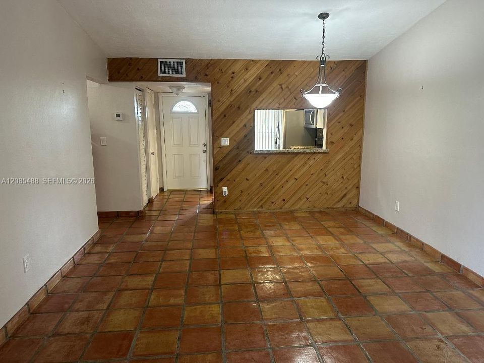 For Sale: $475,000 (3 beds, 2 baths, 1104 Square Feet)