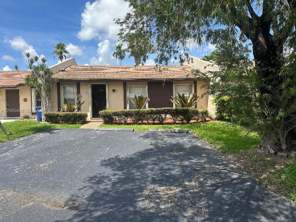 For Sale: $475,000 (3 beds, 2 baths, 1104 Square Feet)