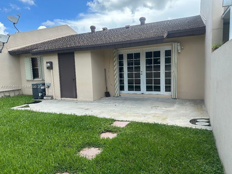 For Sale: $475,000 (3 beds, 2 baths, 1104 Square Feet)