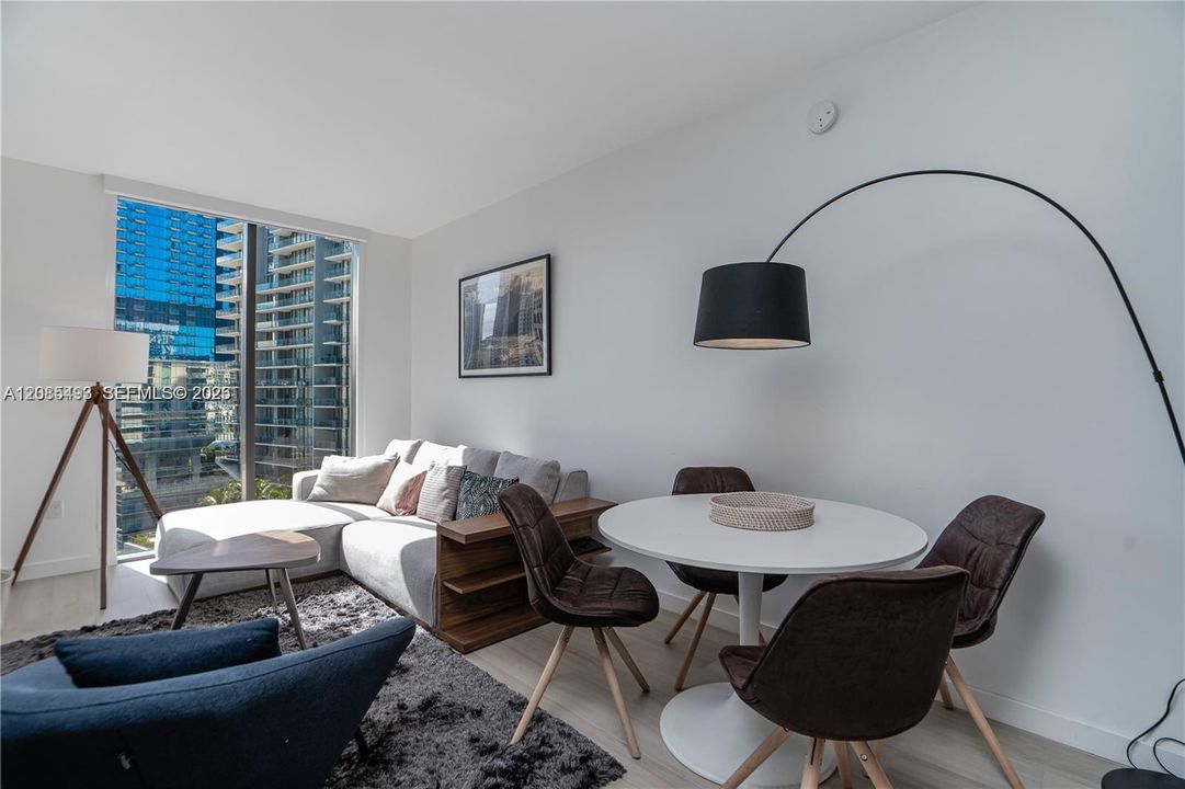 В аренду: $2,600 (0 спален, 1 ванн, 545 Квадратных фут)