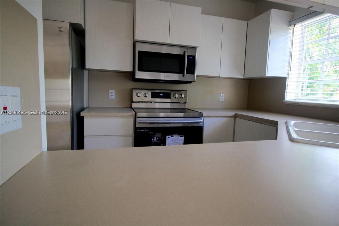 For Rent: $6,250 (3 beds, 3 baths, 1713 Square Feet)